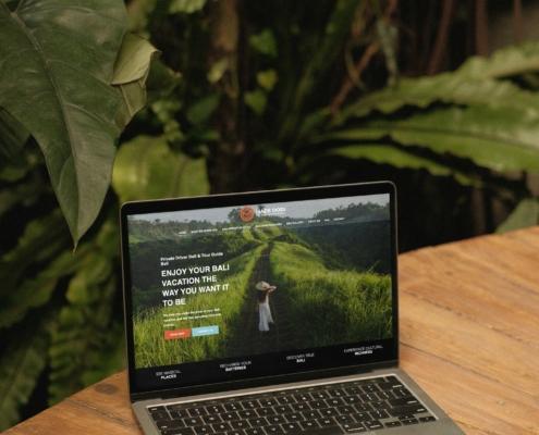 Webdesign & Brand Identity Made Dodi Private Driving & Tourguiding Bali - Laptop Ansicht